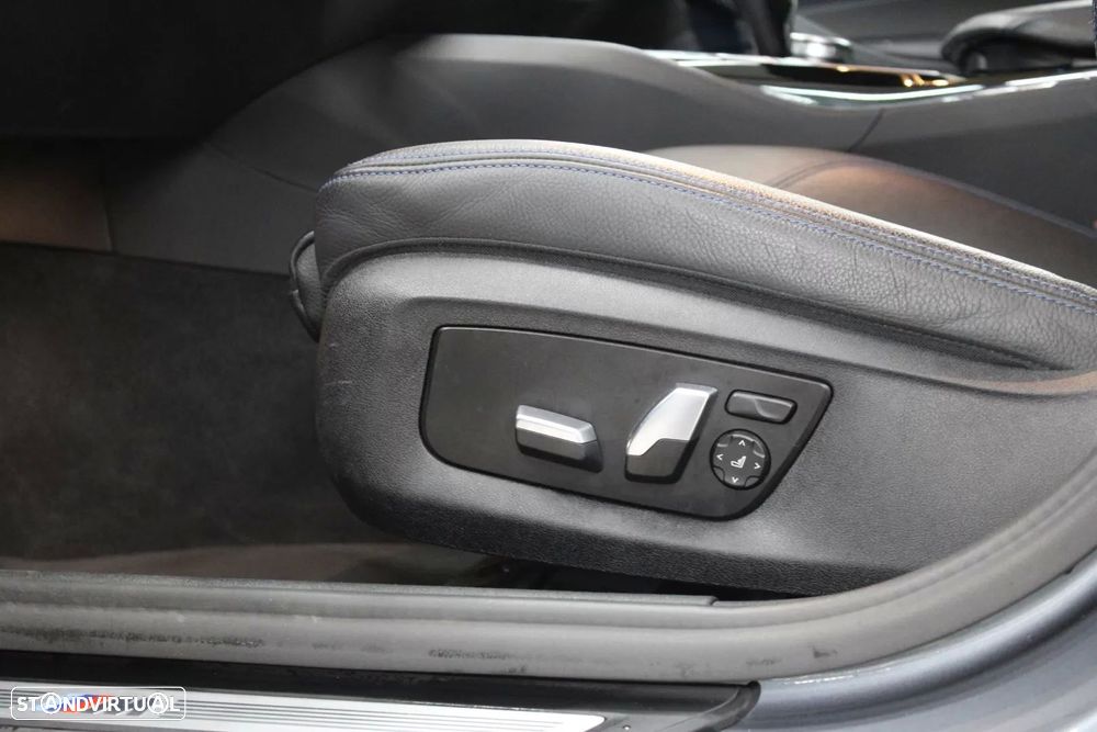 BMW 530 e Pack Desportivo M - 12
