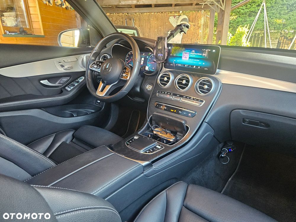 Mercedes-Benz GLC 300 4Matic 9G-TRONIC AMG Line - 24