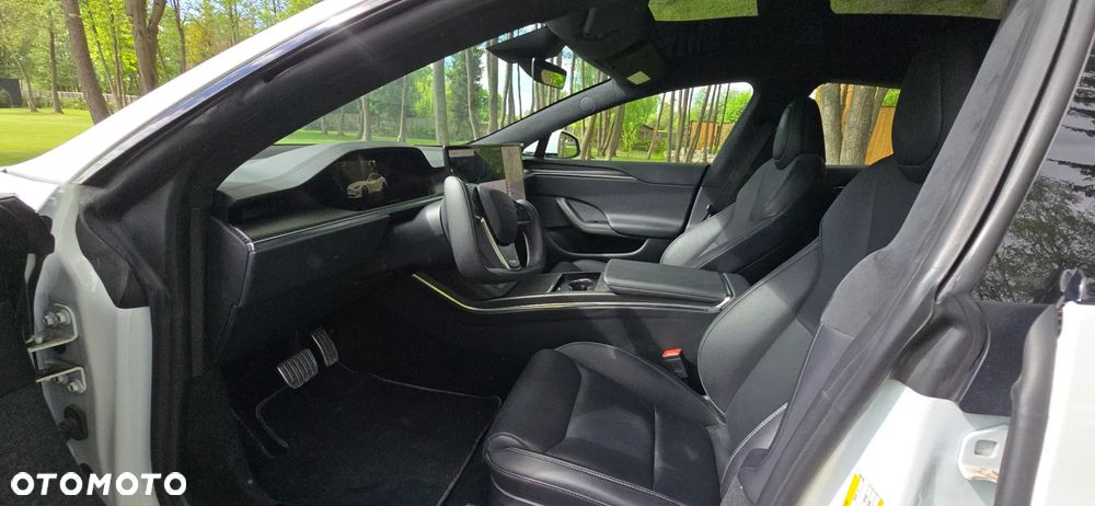 Tesla Model S - 10