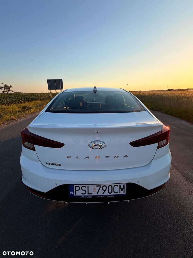 Hyundai Elantra 1.6 Style - 3
