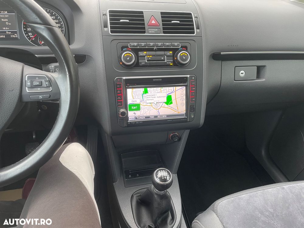 Volkswagen Touran - 25