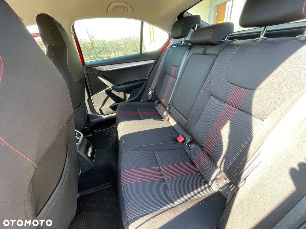 Skoda Octavia 1.6 TDI SCR Ambition DSG - 9