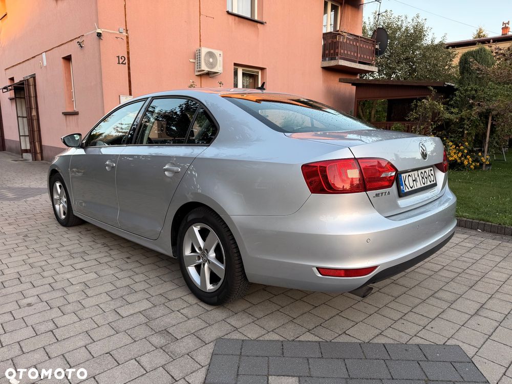Volkswagen Jetta 1.2 TSI Comfortline - 4