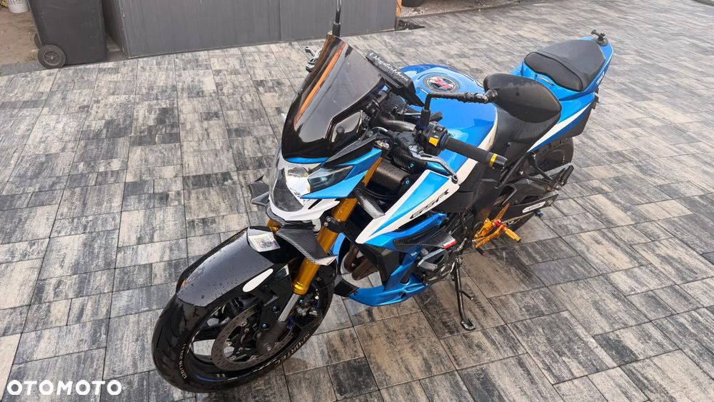 Suzuki GSR - 5