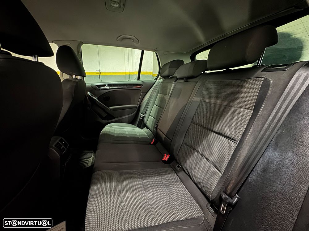 VW Golf 1.6 TDi DPF Highline - 13