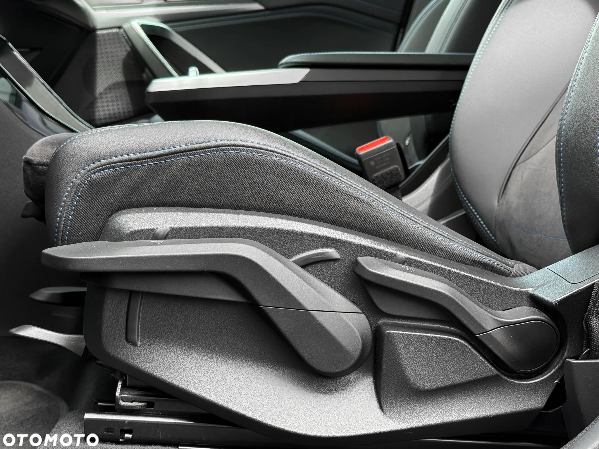 BMW iX1 eDrive20 66.5kWh M Sport - 25