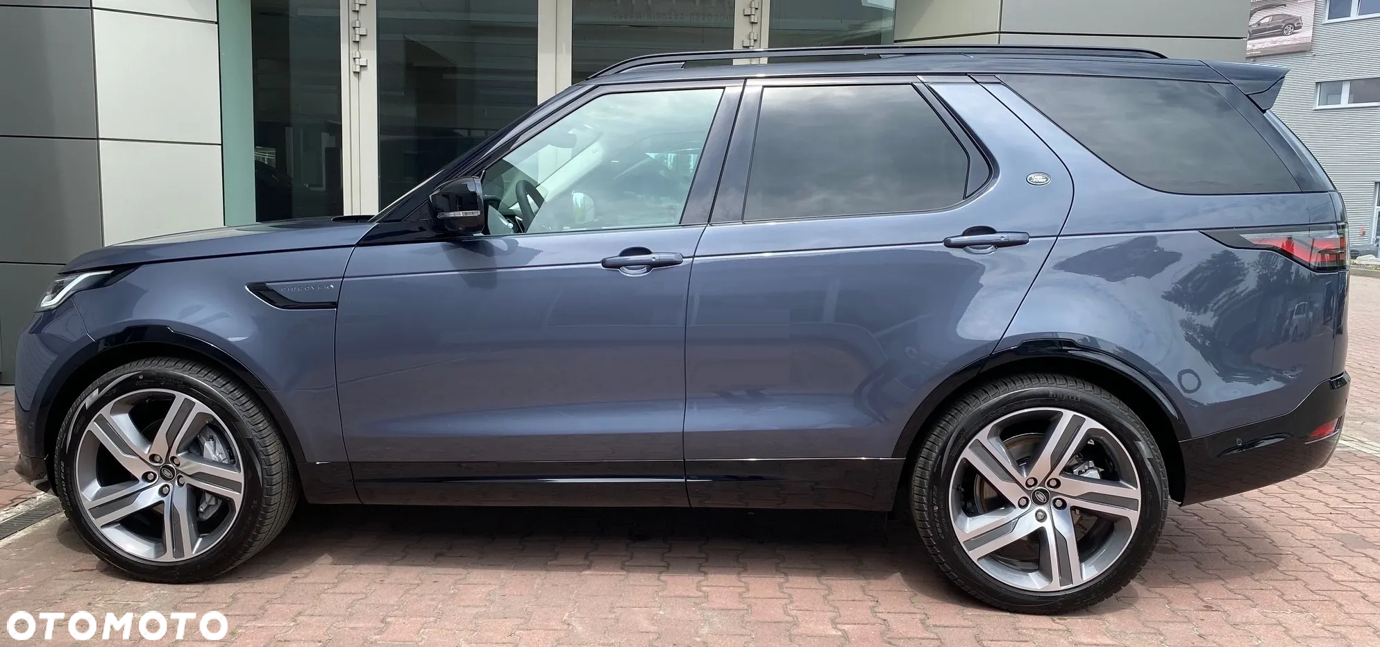 Land Rover Discovery V 3.0 D250 mHEV R-Dynamic SE - 3