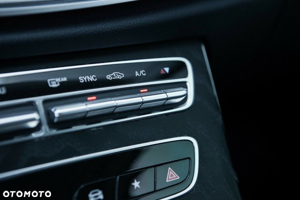 Mercedes-Benz Klasa E 220 d 4-Matic AMG - 30