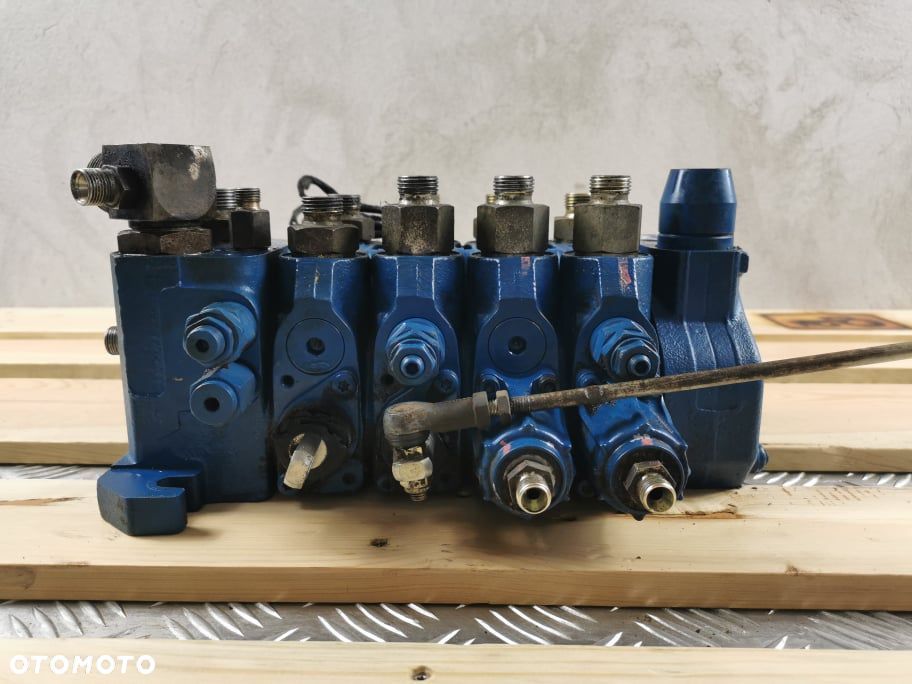JCB 536-70 {Rozdzielacz hydrauliczny Rexroth 332D7916} - 5
