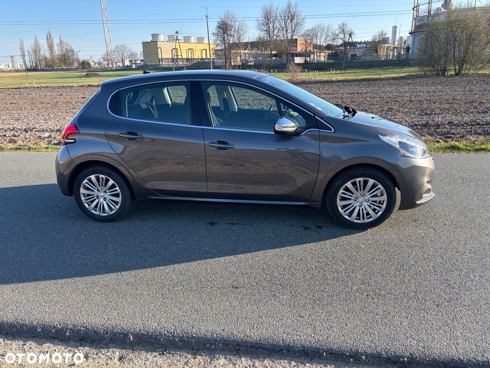 Peugeot 208 1.2 PureTech GPF Allure S&S - 5