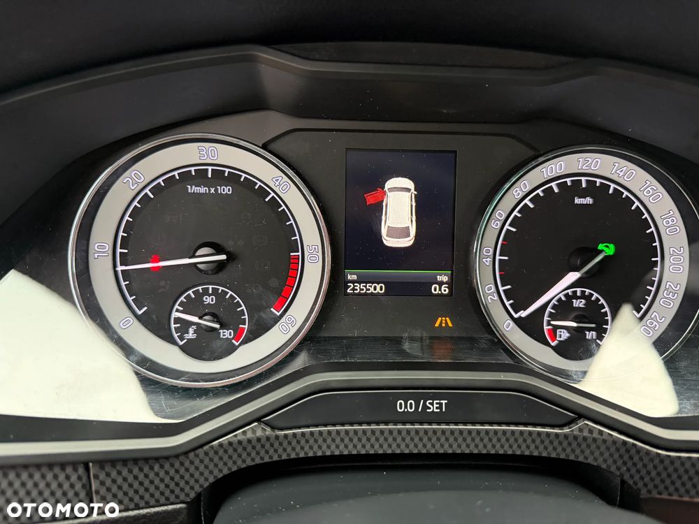 Skoda Superb 2.0 TDI DSG Sportline - 28