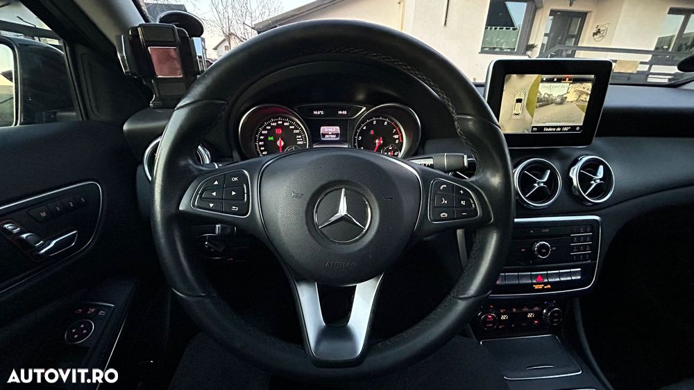 Mercedes-Benz GLA - 8