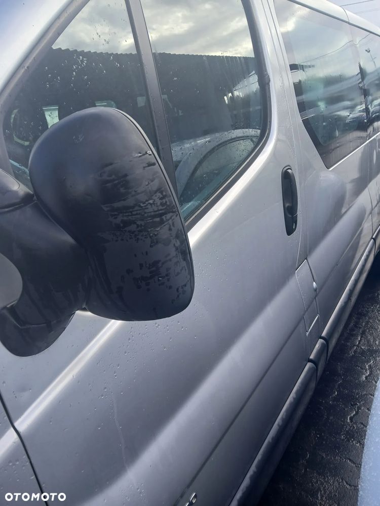 Opel Vivaro 2.5 146KM G9U 630 silnik M73 skrzynia U82 kolor maska pokrywa silnika klapa bagażnika zderzak lampa reflektor pas przedni stop lampy halogeny przeciwmgłowe odblaski grill atrapa znaczek błotnik - 3