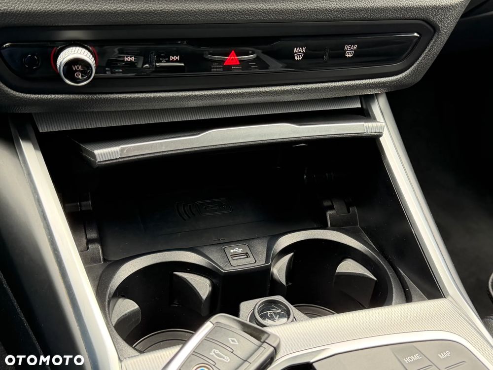 BMW Seria 3 320d xDrive M Sport sport - 24