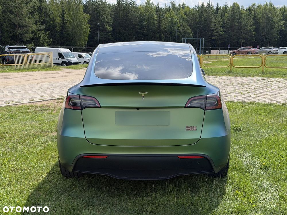 Tesla Model Y - 10