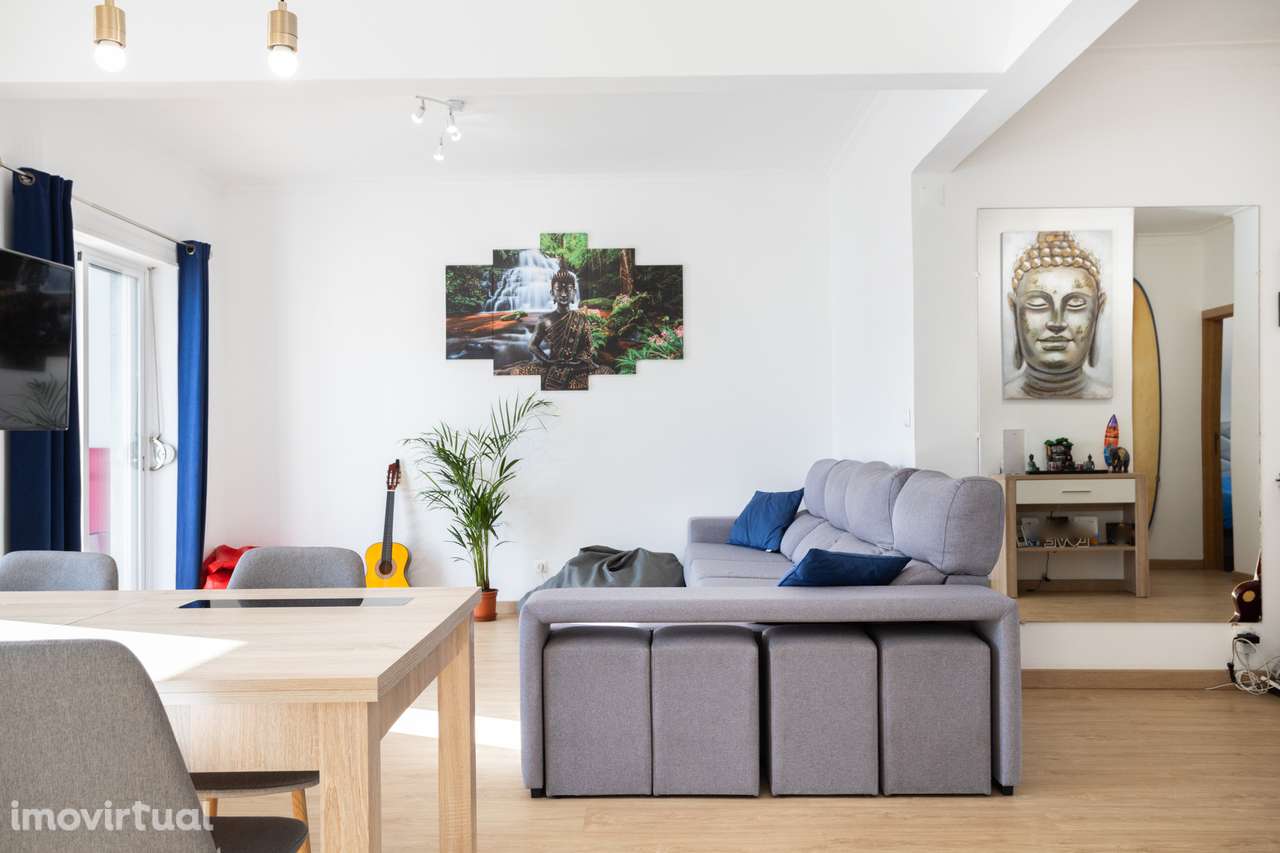 Amplo Apartamento com Localização Privilegiada -T4 na zona do Complexo - Grande imagem: 2/25