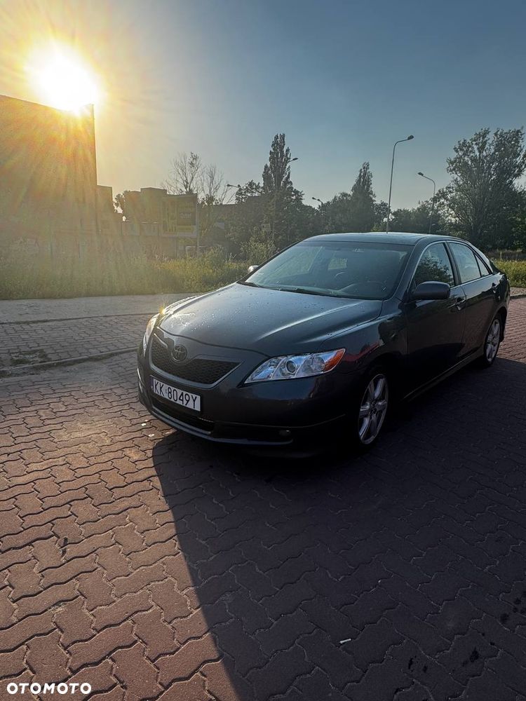 Toyota Camry - 1