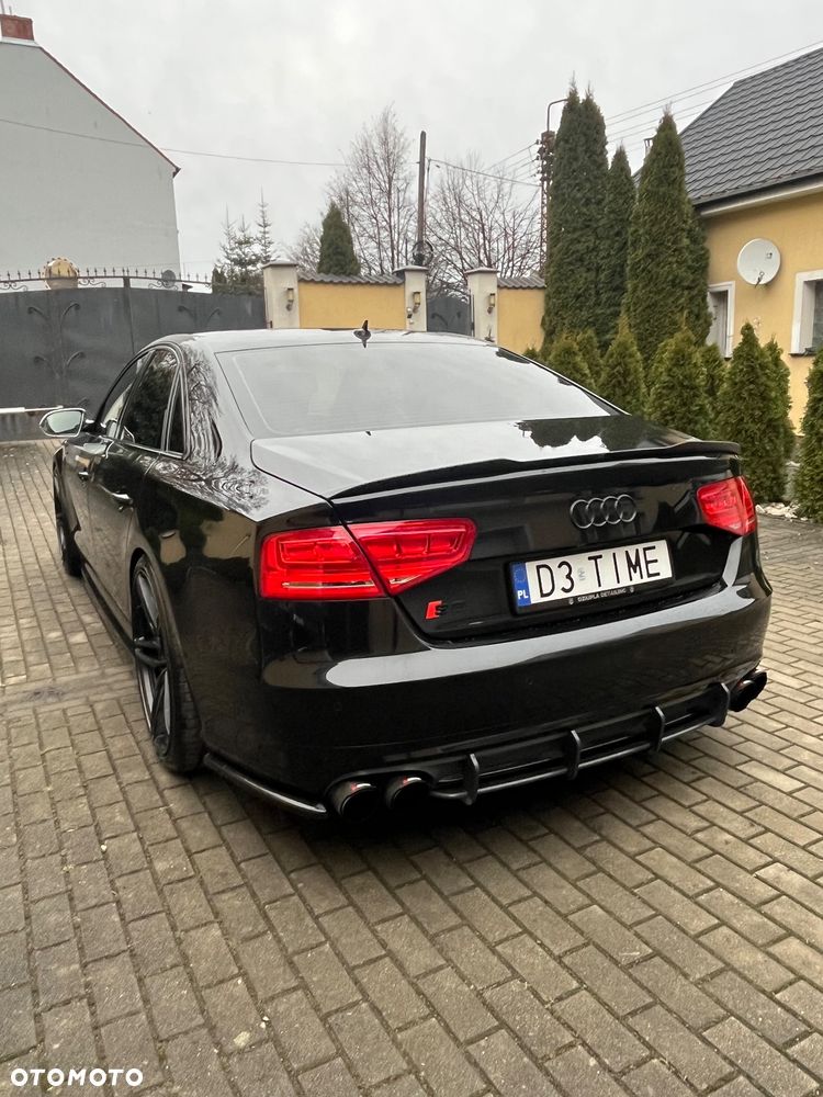 Audi S8 - 8
