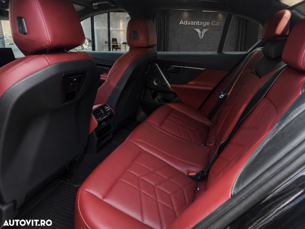 BMW 5 Series 2023 — imagine 8