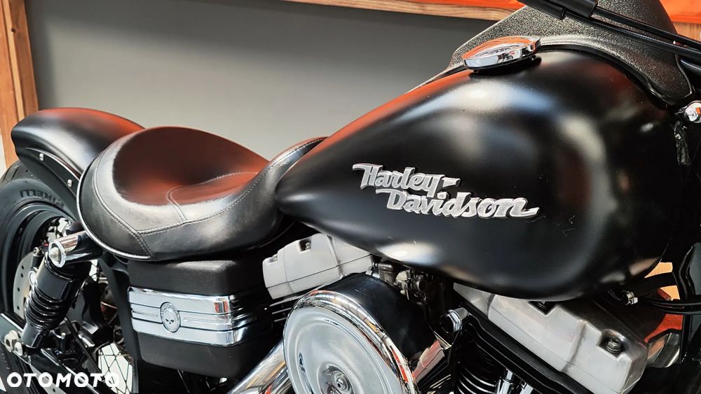 Harley-Davidson Dyna Street Bob - 11