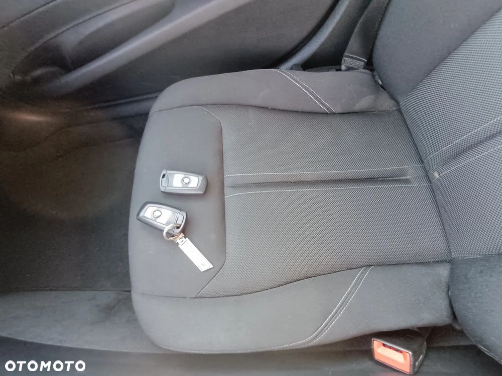 BMW Seria 3 320i - 9