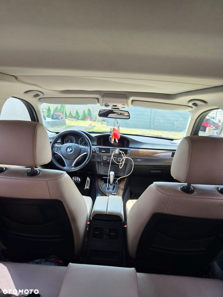 BMW Seria 3 318i - 27