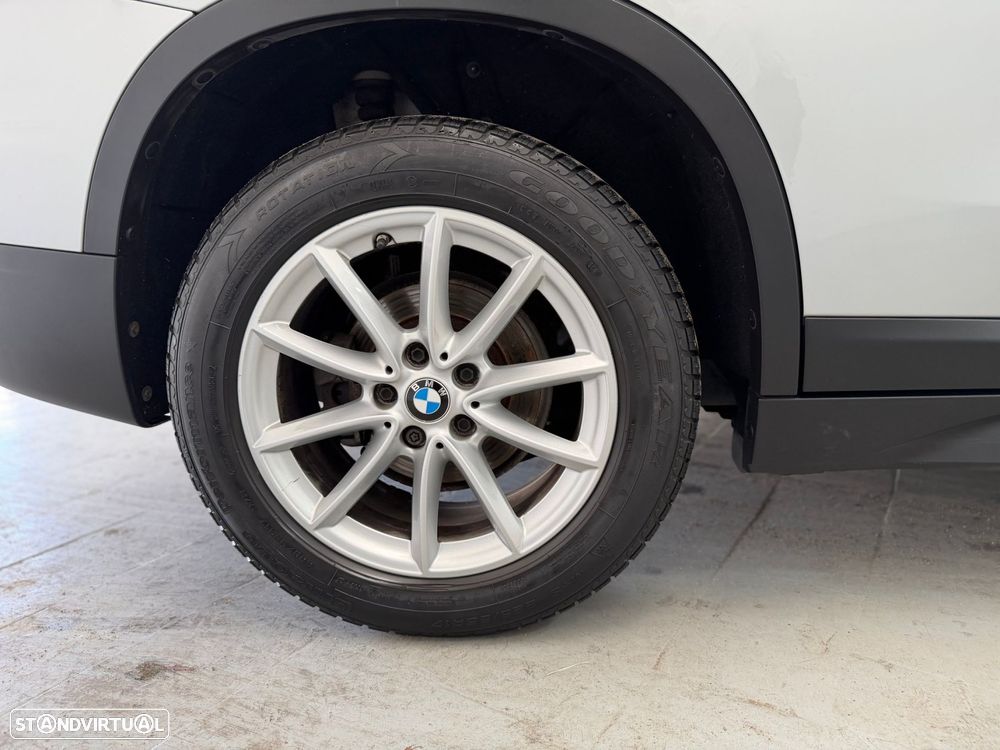 BMW X1 16 d sDrive Auto Line Sport - 33