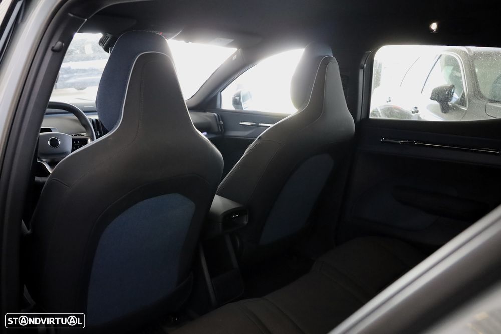 Volvo EX30 Single Motor Extended Range RWD Plus - 9