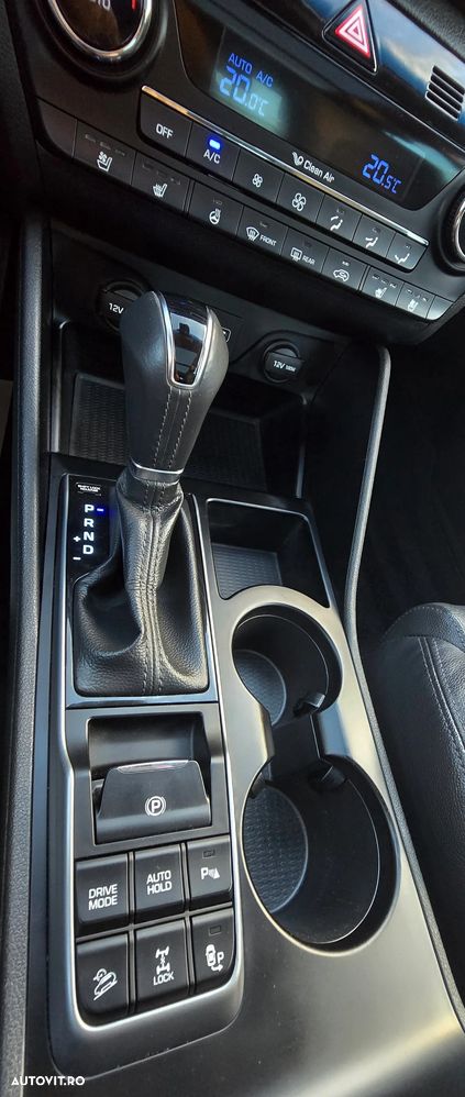 Hyundai Tucson 2.0 CRDI 4WD 6AT Luxury Pack+ - 38