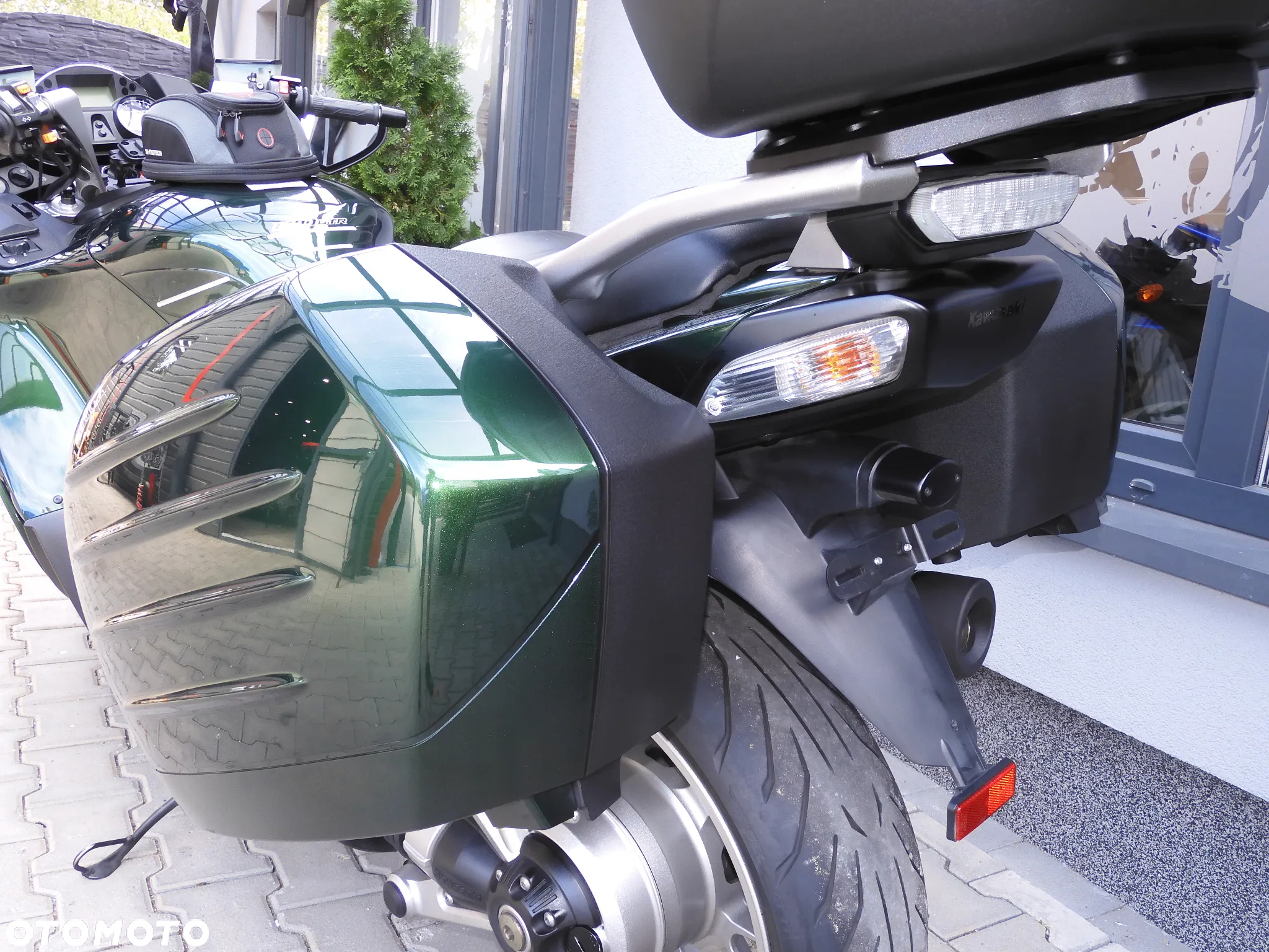 Kawasaki GTR - 23