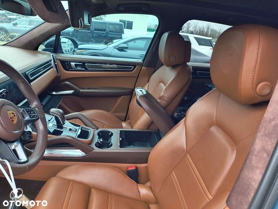 Porsche Cayenne Turbo - 17