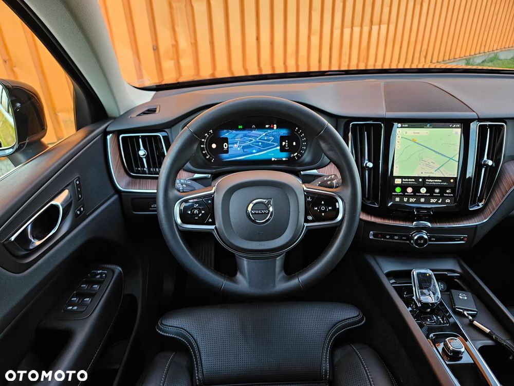 Volvo XC 60 B5 B AWD Plus Bright - 12