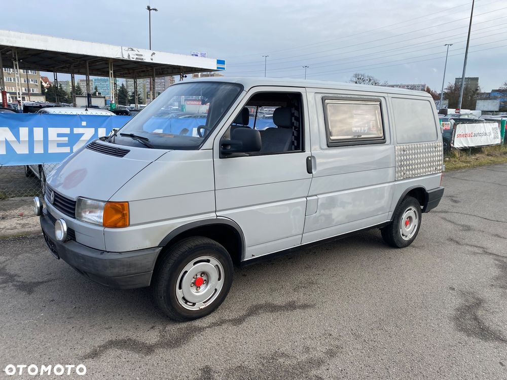 Volkswagen Caravelle - 10