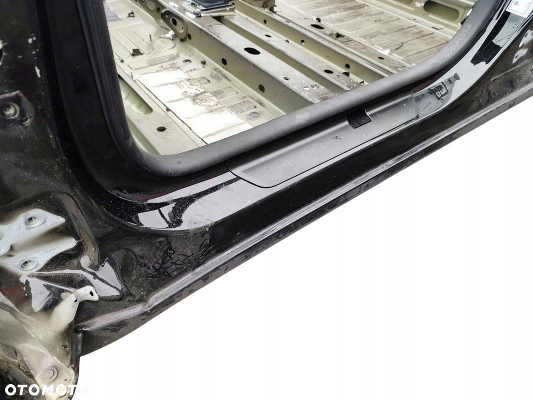 PRÓG LEWY SŁUPEK ŚRODKOWY TESLA MODEL 3 LIFT (2023-) KOLOR PBSB - 2
