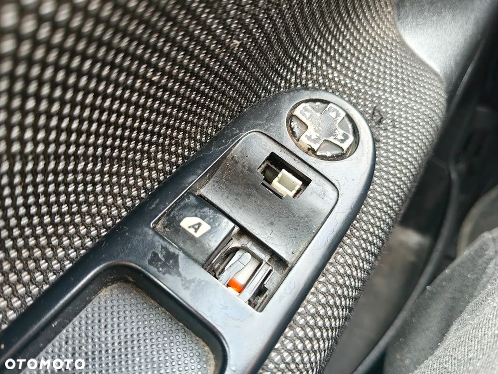 Peugeot 207 110 HDi FAP (Blue Lion) Sport - 21