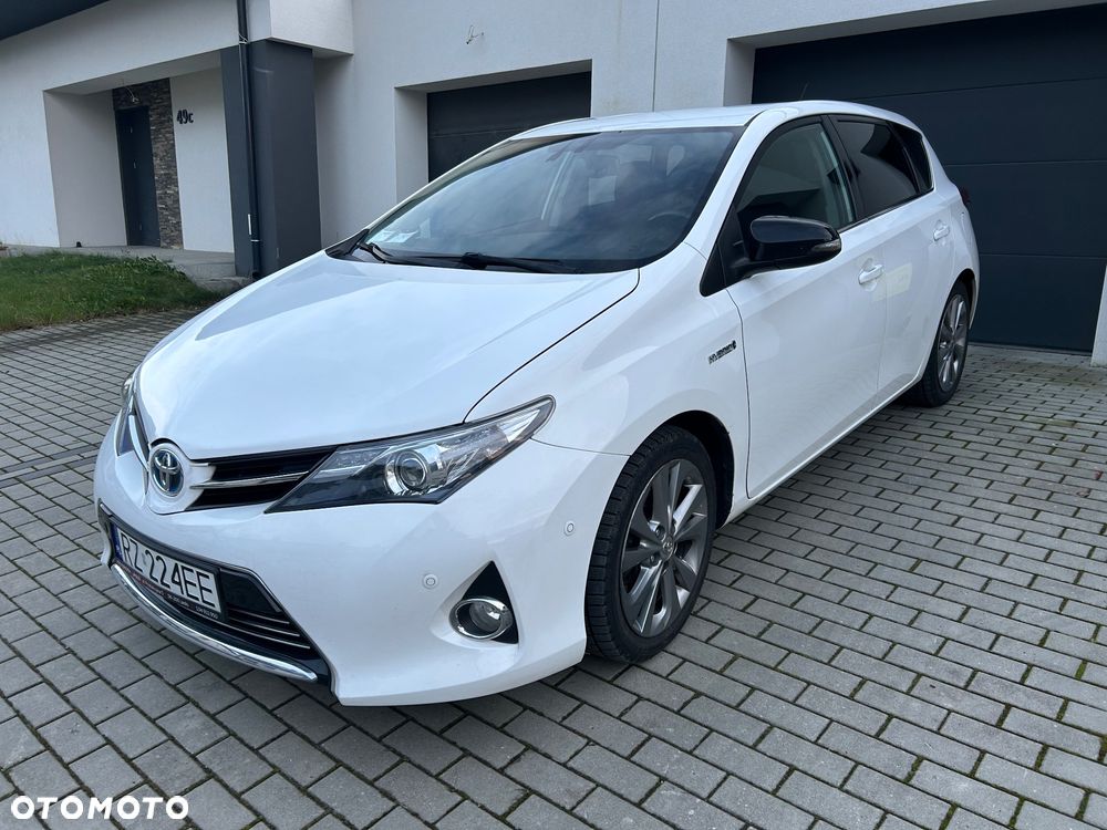 Toyota Auris ver-1-8-hsd-luna - 1