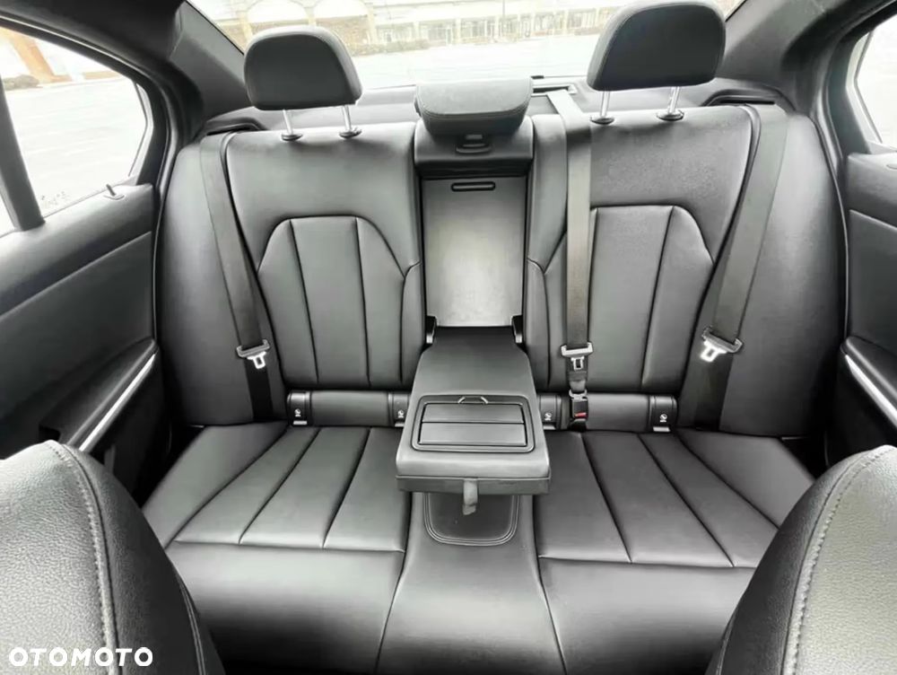 BMW Seria 3 330i xDrive Edition M Sport Shadow - 16