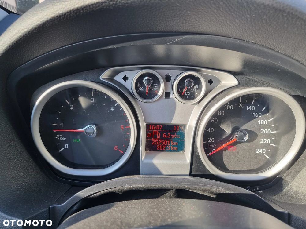 Ford Kuga 2.0 TDCi 2x4 Titanium - 14