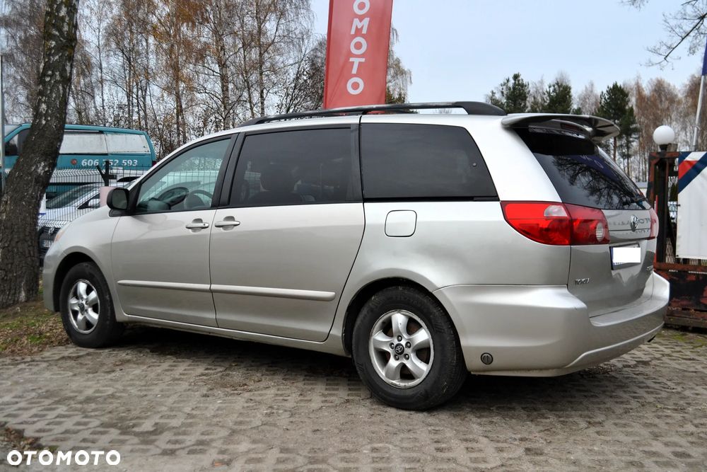 Toyota Sienna 3.3 LE AWD - 5
