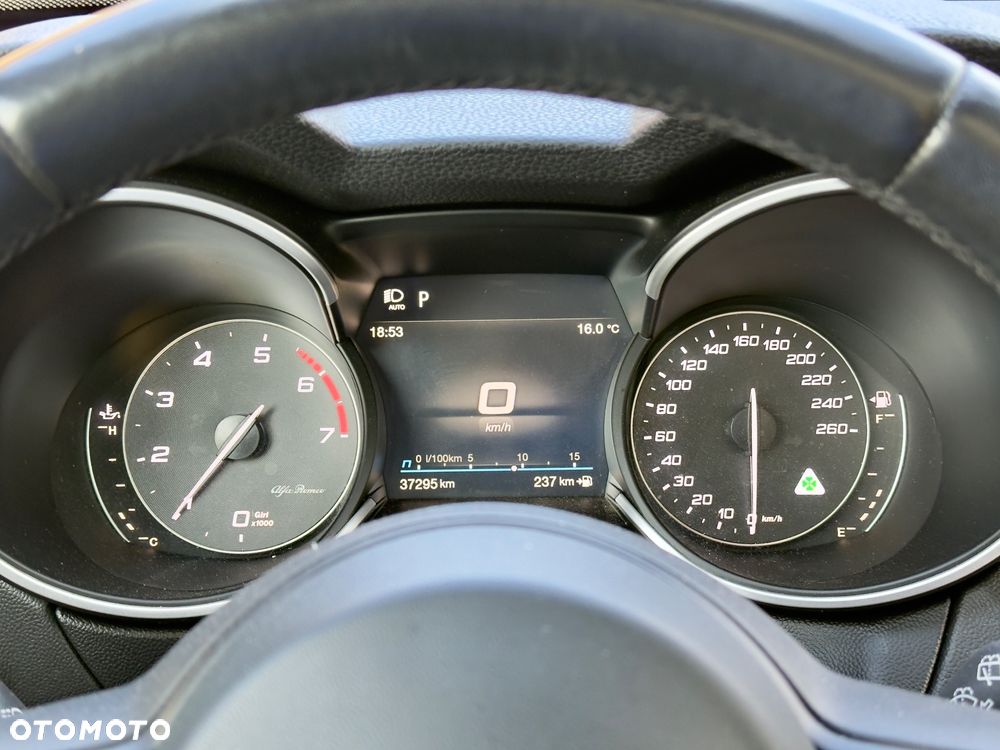 Alfa Romeo Stelvio 2.0 Turbo 16V AT8-Q4 Ti - 7