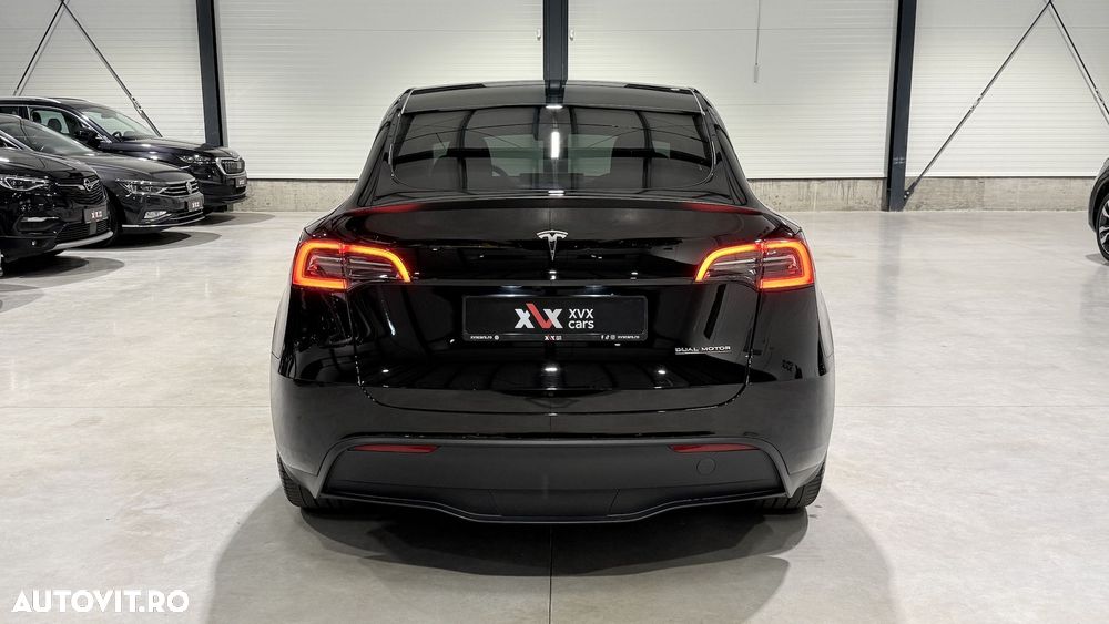 Tesla Model Y - 14