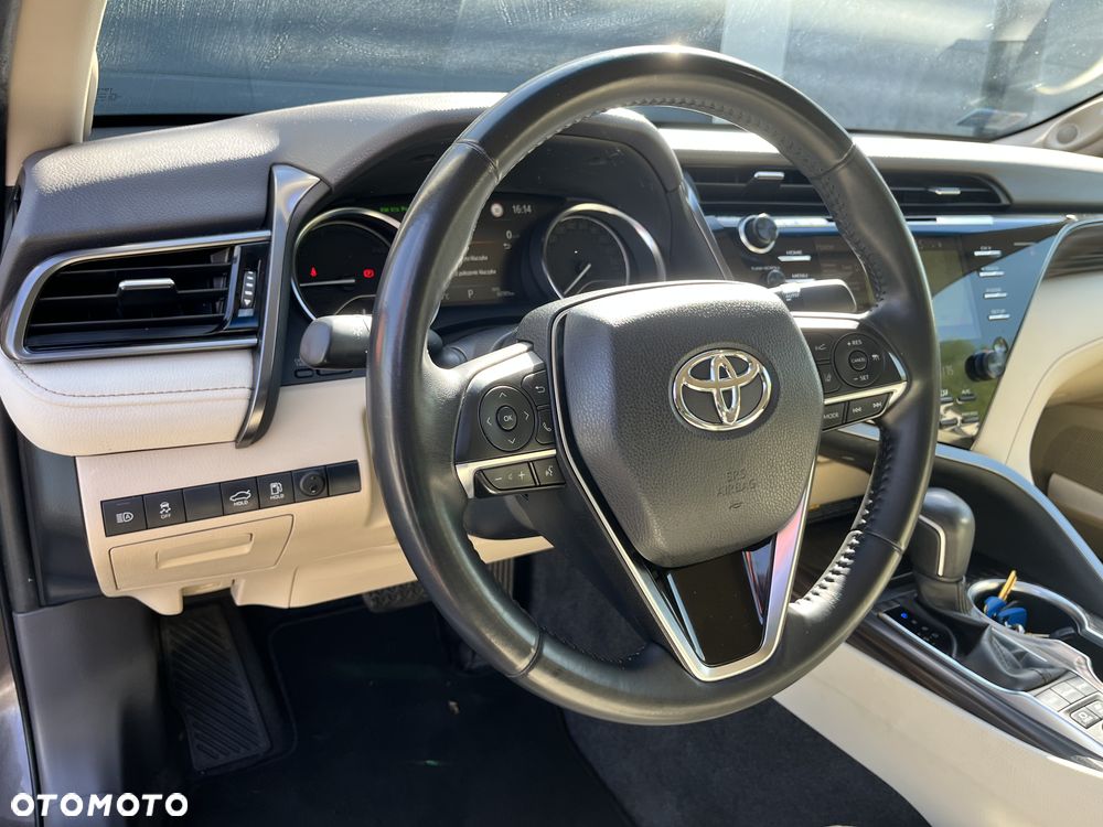 Toyota Camry 2.5 Hybrid Executive CVT - 12