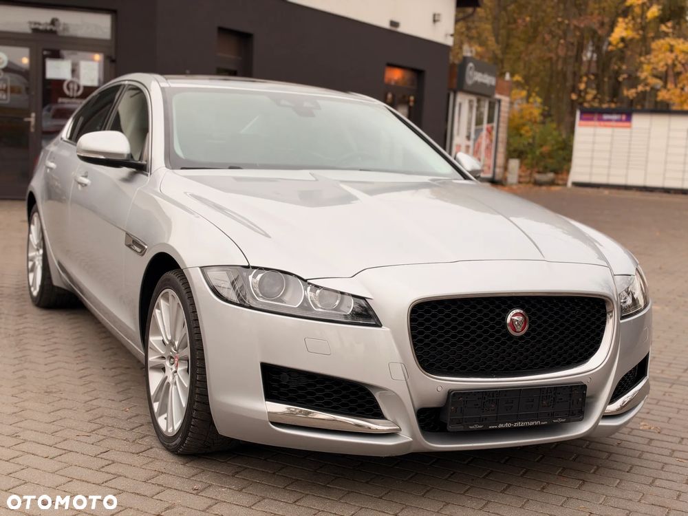 Jaguar XF 3.0 TDV6 300 Sport - 6