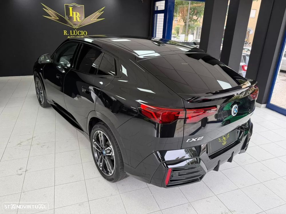 BMW iX2 eDrive20 Pack Desportivo M - 10