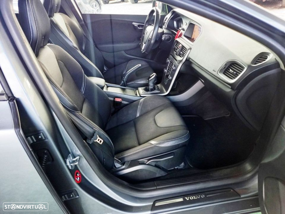 Volvo V40 2.0 D2 Momentum Geartronic - 36