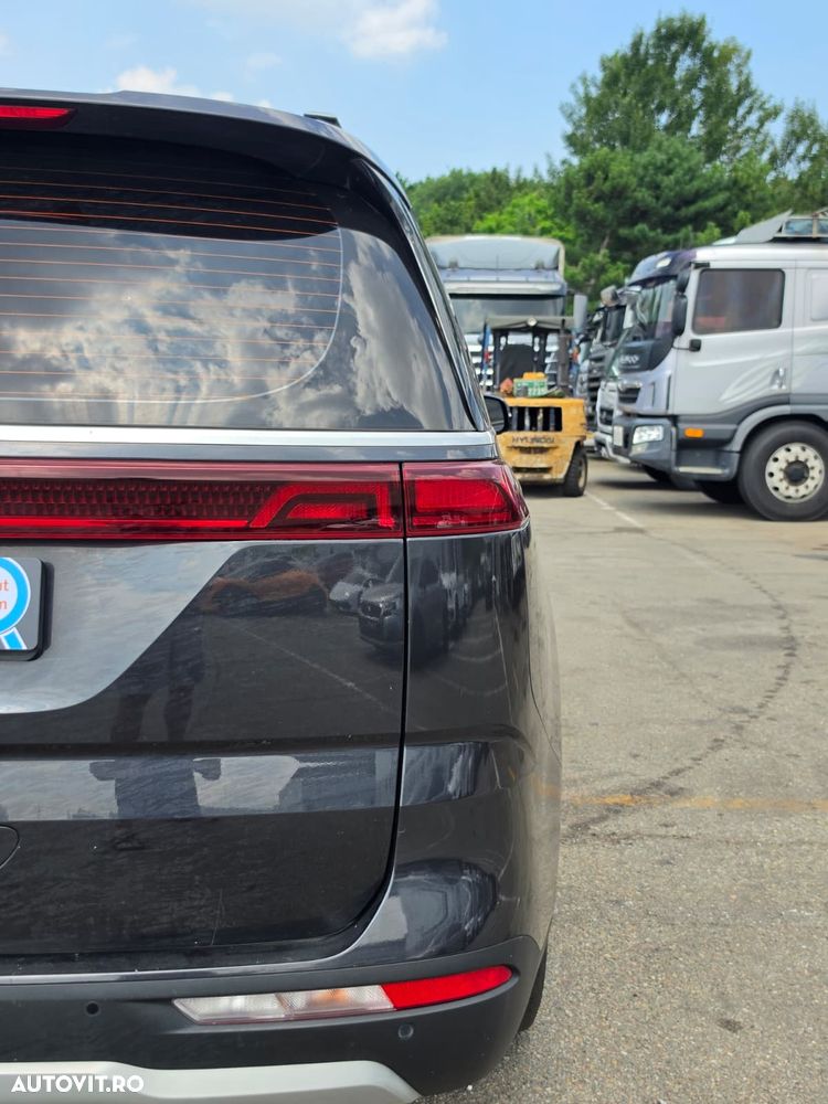 Kia Carnival - 11