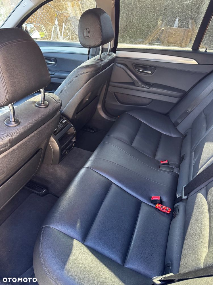 BMW Seria 5 525d xDrive - 11