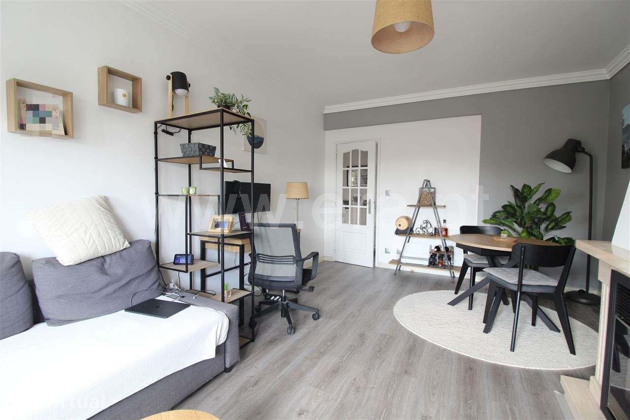 Apartamento T2 com varanda ; Quinta do Conde - Grande imagem: 3/17