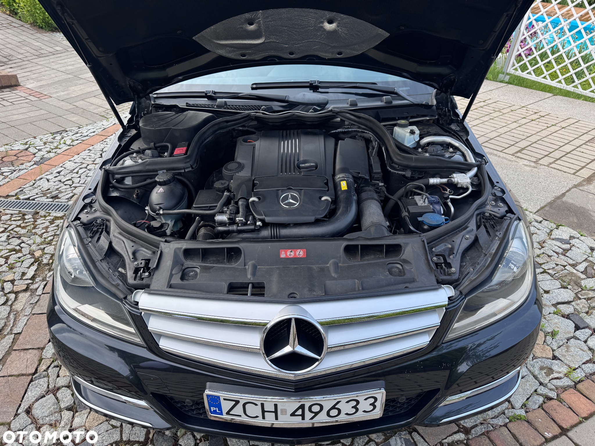 Mercedes-Benz Klasa C 180 CGI BlueEff Avantgarde - 32