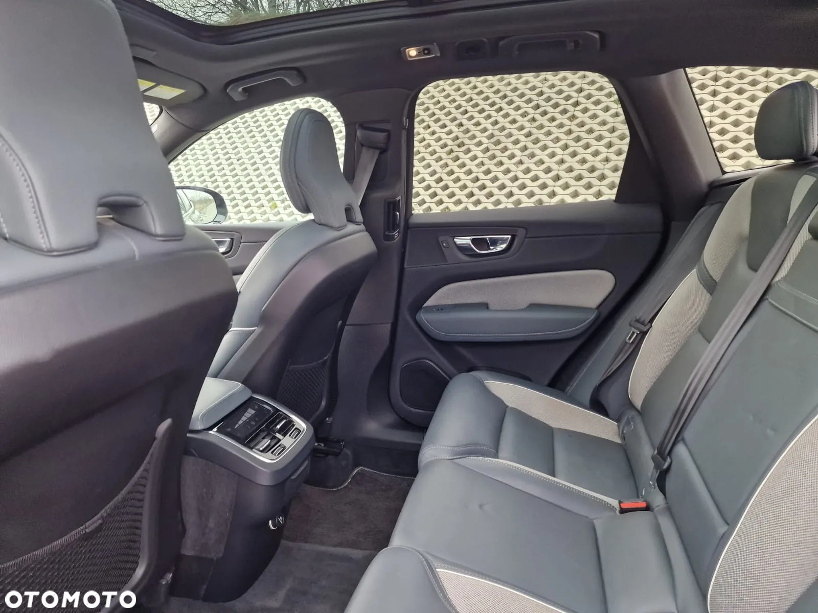 Volvo XC 60 T6 AWD Geartronic RDesign - 18